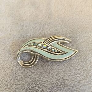 #582 Vintage Gold and Blue Tone Brooch